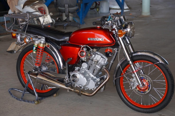 ขาย SUZUKI A 100 ทะเบียนพร้อมโอน เอกสารครบ ภาษี 2557 แต่ง เทพ ๆ วางเครื่อง LIFAN 250 CC เอกสารอินวอย มีเครื่องเดิมให้ ครับ