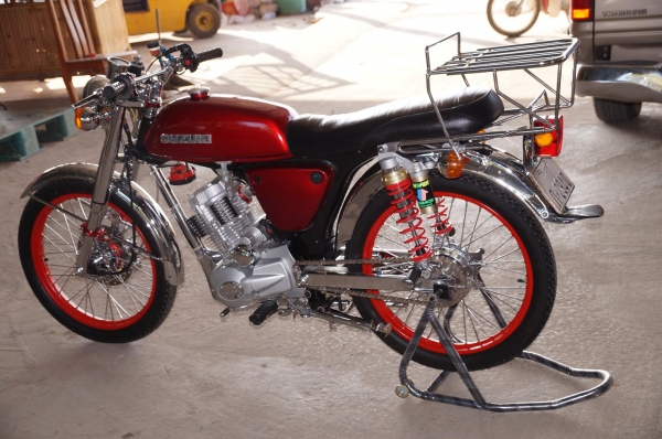 ขาย SUZUKI A 100 ทะเบียนพร้อมโอน เอกสารครบ ภาษี 2557 แต่ง เทพ ๆ วางเครื่อง LIFAN 250 CC เอกสารอินวอย มีเครื่องเดิมให้ ครับ