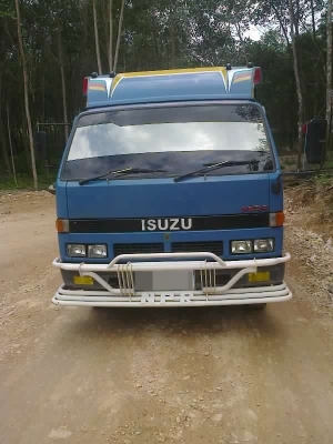 ISUZU NPR  ติดต่อปารวี  0839686255