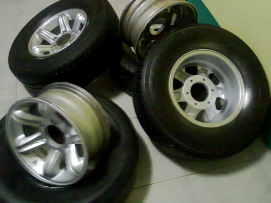 14X6.5 6/139 รัดยาง215R14 ปี13 แม็กเหลือคู่เดียวแล้วครับ 14X6.5 6/139 รัดยาง215R14 ปี13 แม็กเหลือคู่เดียวแล้วครับ