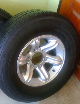 14X6.5 6/139 รัดยาง215R14 ปี13 แม็กเหลือคู่เดียวแล้วครับ 14X6.5 6/139 รัดยาง215R14 ปี13 แม็กเหลือคู่เดียวแล้วครับ