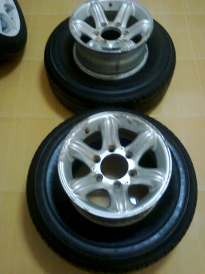 14X6.5 6/139 รัดยาง215R14 ปี13 แม็กเหลือคู่เดียวแล้วครับ 14X6.5 6/139 รัดยาง215R14 ปี13 แม็กเหลือคู่เดียวแล้วครับ