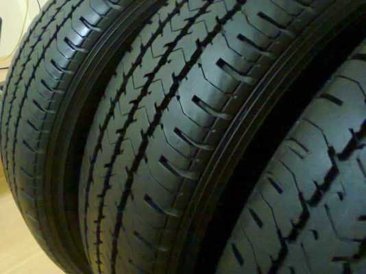 MICHELIN 215R14 ปี13 1ชุดสวยๆใช้ต่อยาวๆไม่ปะไม่บวมปี13ทุกเส้นชุดเดียวกัน
