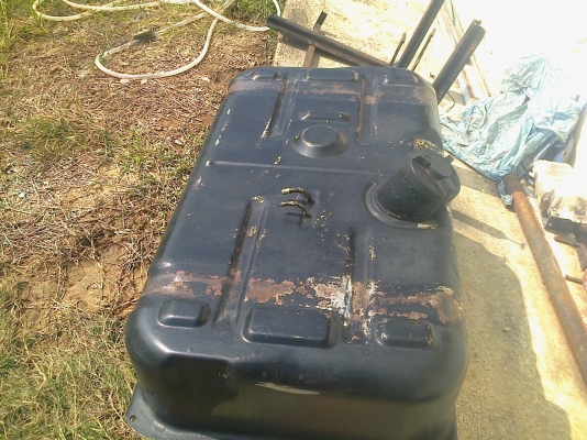 ขายถังน้ำมัน ติดรถ 190 ลิตรพร้อมขา ไม่แตกไม่รั่วสภาพดี