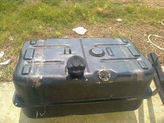 ขายถังน้ำมัน ติดรถ 190 ลิตรพร้อมขา ไม่แตกไม่รั่วสภาพดี