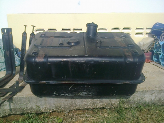 ขายถังน้ำมัน ติดรถ 190 ลิตรพร้อมขา ไม่แตกไม่รั่วสภาพดี