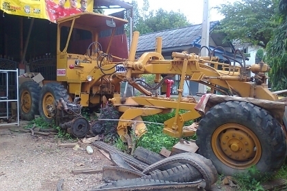 ขายยกแพ๊ค ๓ คันรวดมี รถบด SAKAI 3 ตัน1 คัน รถบด วาตานาเบ้ 18 ตัน 1 คัน และ รถเกรด โคมัตสุ จีดี 37 1 คัน