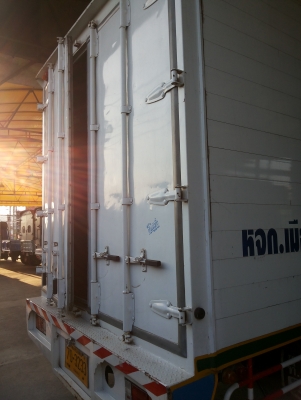 6 ล้อ ตู้ 3 บาน Izuzu NQR 175 แรงม้า 6 ล้อ ตู้ 3 บาน Izuzu NQR 175 แรงม้า