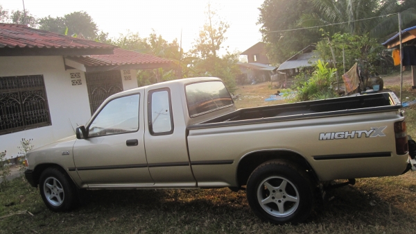 ขายรถกระบะโตโยต้าไมตี้เอ็กปี36/1993 พวงมาลัยพาเวอร์...เครื่องดีแน่นๆไม่ไอไม่จามสภาพพร้อมใช้งาน....เอกสารพร้อมโอน+ภาษีขาดมีนาคม57+สีบอร์นทองสวยๆไร้ตำหนิ+ยางดีทั้ง4เส้น+แอร์เย็น จัด+ชีดี+MP3+แบตเตอร์ี่รี่ใหม่+แม๊กไลเนอน์ใหม่+ล้อแม็ก รถสภาพพร้อมใช้งานครับ...