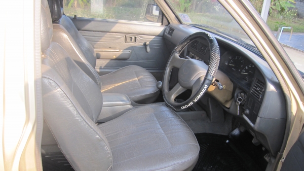 ขายรถกระบะโตโยต้าไมตี้เอ็กปี36/1993 พวงมาลัยพาเวอร์...เครื่องดีแน่นๆไม่ไอไม่จามสภาพพร้อมใช้งาน....เอกสารพร้อมโอน+ภาษีขาดมีนาคม57+สีบอร์นทองสวยๆไร้ตำหนิ+ยางดีทั้ง4เส้น+แอร์เย็น จัด+ชีดี+MP3+แบตเตอร์ี่รี่ใหม่+แม๊กไลเนอน์ใหม่+ล้อแม็ก รถสภาพพร้อมใช้งานครับ...