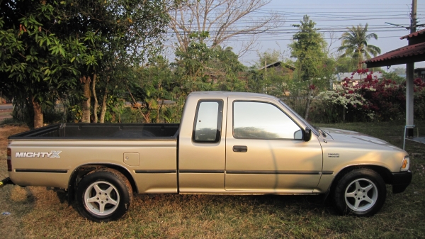 ขายรถกระบะโตโยต้าไมตี้เอ็กปี36/1993 พวงมาลัยพาเวอร์...เครื่องดีแน่นๆไม่ไอไม่จามสภาพพร้อมใช้งาน....เอกสารพร้อมโอน+ภาษีขาดมีนาคม57+สีบอร์นทองสวยๆไร้ตำหนิ+ยางดีทั้ง4เส้น+แอร์เย็น จัด+ชีดี+MP3+แบตเตอร์ี่รี่ใหม่+แม๊กไลเนอน์ใหม่+ล้อแม็ก รถสภาพพร้อมใช้งานครับ...