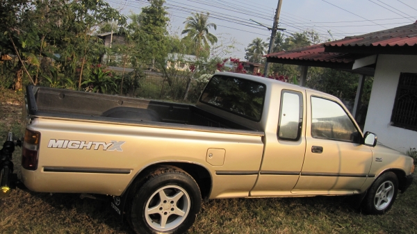 ขายรถกระบะโตโยต้าไมตี้เอ็กปี36/1993 พวงมาลัยพาเวอร์...เครื่องดีแน่นๆไม่ไอไม่จามสภาพพร้อมใช้งาน....เอกสารพร้อมโอน+ภาษีขาดมีนาคม57+สีบอร์นทองสวยๆไร้ตำหนิ+ยางดีทั้ง4เส้น+แอร์เย็น จัด+ชีดี+MP3+แบตเตอร์ี่รี่ใหม่+แม๊กไลเนอน์ใหม่+ล้อแม็ก รถสภาพพร้อมใช้งานครับ...