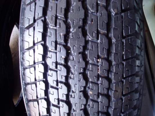 ขายยางถูกๆ265.70.16.มี2เส้นราคา3000บาท