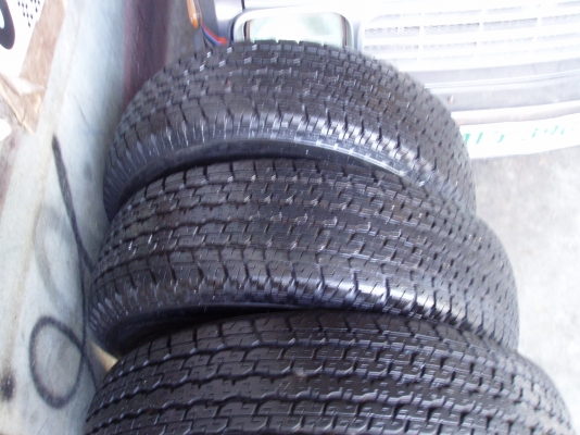 ขายยางถูกๆ265.70.16.มี2เส้นราคา3000บาท ขายยางถูกๆ265.70.16.มี2เส้นราคา3000บาท