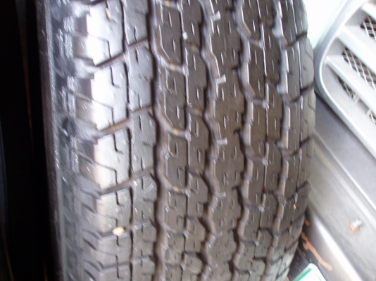 ขายยางถูกๆ265.70.16.มี2เส้นราคา3000บาท ขายยางถูกๆ265.70.16.มี2เส้นราคา3000บาท