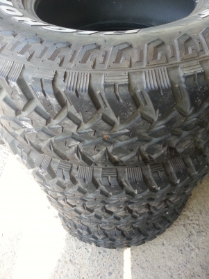 ขายครับสองชุด 33/12.5/15 ปี08  265/75/16 ปี11-12 ดอกสวยตามรูป