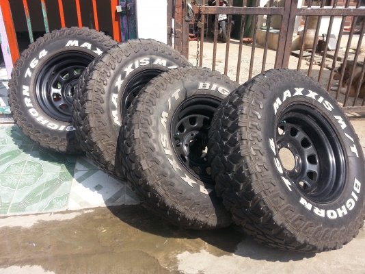 ขายครับสองชุด 33/12.5/15 ปี08  265/75/16 ปี11-12 ดอกสวยตามรูป