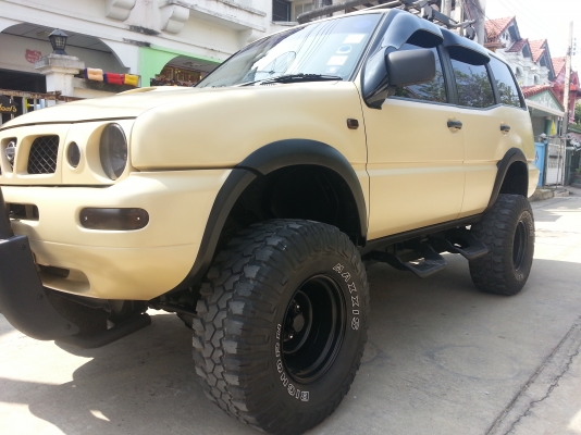 ขายครับสองชุด 33/12.5/15 ปี08  265/75/16 ปี11-12 ดอกสวยตามรูป