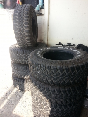 ขายครับสองชุด 33/12.5/15 ปี08  265/75/16 ปี11-12 ดอกสวยตามรูป