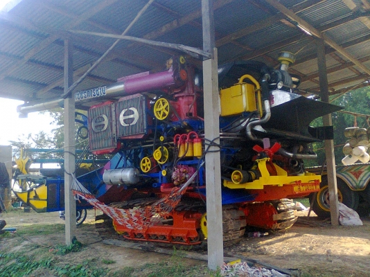 รถเกี่ยวข้าวนิววิเชียรการช่างเครื่องเจทู750000บาทพร้อมเทเลอร์1350000บาท