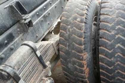 รถบรรทุก 10 ล้อดั๊มพ์ท้องเรือ ยี่ห้อ NISSAN ลงหัว HINO 2 เพลา 225 แรงม้า