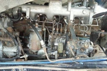 รถบรรทุก 10 ล้อดั๊มพ์ท้องเรือ ยี่ห้อ NISSAN ลงหัว HINO 2 เพลา 225 แรงม้า