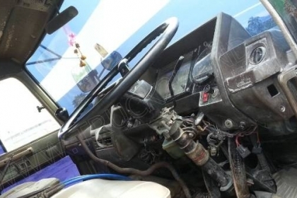 รถบรรทุก 10 ล้อดั๊มพ์ท้องเรือ ยี่ห้อ NISSAN ลงหัว HINO 2 เพลา 225 แรงม้า