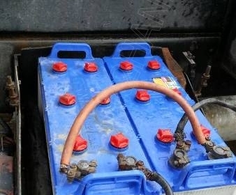 รถบรรทุก 10 ล้อดั๊มพ์ท้องเรือ ยี่ห้อ NISSAN ลงหัว HINO 2 เพลา 225 แรงม้า