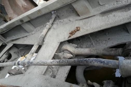 รถบรรทุก 10 ล้อดั๊มพ์ท้องเรือ ยี่ห้อ NISSAN ลงหัว HINO 2 เพลา 225 แรงม้า