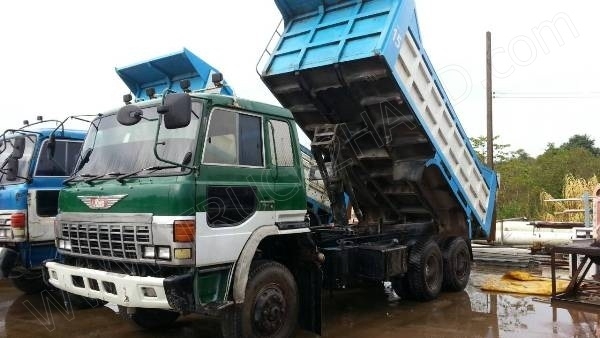 รถบรรทุก 10 ล้อดั๊มพ์ท้องเรือ ยี่ห้อ NISSAN ลงหัว HINO 2 เพลา 225 แรงม้า