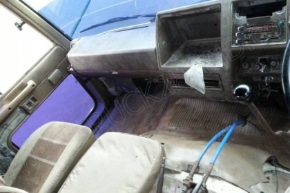 รถบรรทุก 10 ล้อดั๊มพ์ท้องเรือ ยี่ห้อ NISSAN ลงหัว HINO 2 เพลา 225 แรงม้า