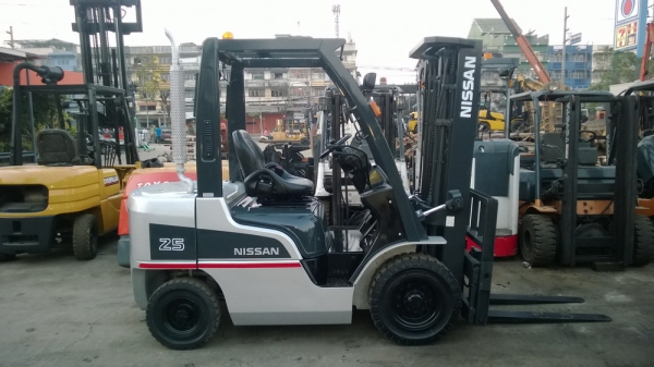 นิสสันรุ่นใหม่ล่าสุด 2.5 ตัน เสาสูง 4.75 เมตรเข้าตู้ แผงงาสไลด์ เครื่องดีเซล เกียร์ออโต้ //**** ราคาพิเศษสุดๆ ****350,000****