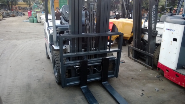 นิสสันรุ่นใหม่ล่าสุด 2.5 ตัน เสาสูง 4.75 เมตรเข้าตู้ แผงงาสไลด์ เครื่องดีเซล เกียร์ออโต้ //**** ราคาพิเศษสุดๆ ****350,000****