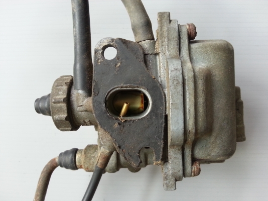 ขายคาร์บูเก่าหลายรายการ(เหลืออีก3ตัว) ขายคาร์บูเก่าหลายรายการ(เหลืออีก3ตัว)