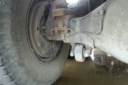 รถบรรทุก 10 ล้อดั๊มพ์ท้องเรือ ยี่ห้อ NISSAN ลงหัว HINO 2 เพลา 225 แรงม้า