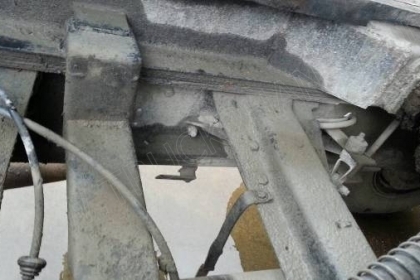 รถบรรทุก 10 ล้อดั๊มพ์ท้องเรือ ยี่ห้อ NISSAN ลงหัว HINO 2 เพลา 225 แรงม้า