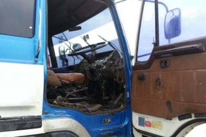 รถบรรทุก 10 ล้อดั๊มพ์ท้องเรือ ยี่ห้อ NISSAN ลงหัว HINO 2 เพลา 225 แรงม้า