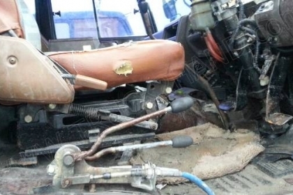 รถบรรทุก 10 ล้อดั๊มพ์ท้องเรือ ยี่ห้อ NISSAN ลงหัว HINO 2 เพลา 225 แรงม้า