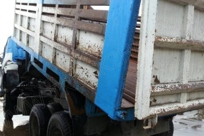 รถบรรทุก 10 ล้อดั๊มพ์ท้องเรือ ยี่ห้อ NISSAN ลงหัว HINO 2 เพลา 225 แรงม้า