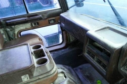 รถบรรทุก 10 ล้อดั๊มพ์ท้องเรือ ยี่ห้อ NISSAN ลงหัว HINO 2 เพลา 225 แรงม้า