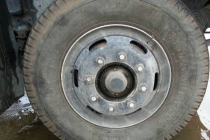 รถบรรทุก 10 ล้อดั๊มพ์ท้องเรือ ยี่ห้อ NISSAN ลงหัว HINO 2 เพลา 225 แรงม้า