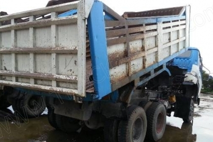 รถบรรทุก 10 ล้อดั๊มพ์ท้องเรือ ยี่ห้อ NISSAN ลงหัว HINO 2 เพลา 225 แรงม้า