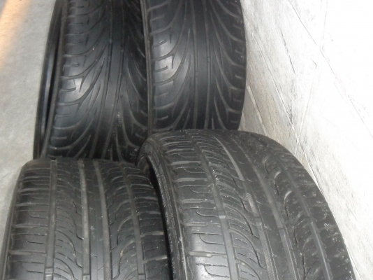 ยาง 235/35ZR19 ปี09 สวยๆ 4 เส้น ราคา 4400 บาท
