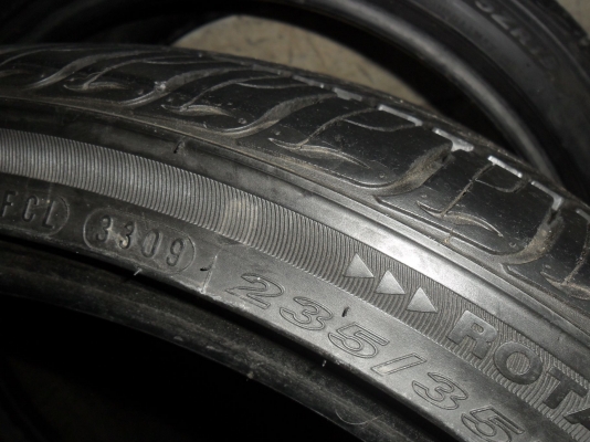 ยาง 235/35ZR19 ปี09 สวยๆ 4 เส้น ราคา 4400 บาท