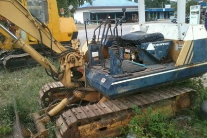 รถแบคโฮ ยี่ห้อ KOMATSU PC20-5