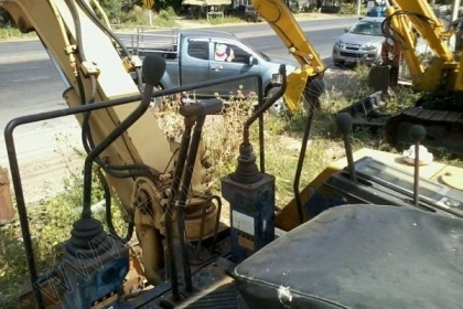 รถแบคโฮ ยี่ห้อ KOMATSU PC20-5