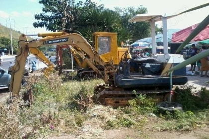 รถแบคโฮ ยี่ห้อ KOMATSU PC20-5