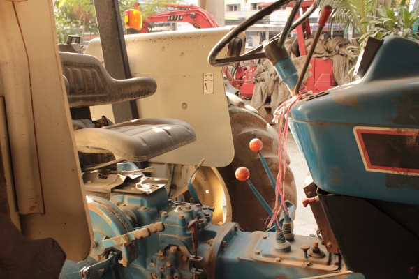 ขายรถไถ FORD 5030 63HP(แรงม้า) ขับเคลื่อน2 WD เกียร์กระปุก ราคา 400,000บาท