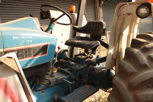 ขายรถไถ FORD 5030 63HP(แรงม้า) ขับเคลื่อน2 WD เกียร์กระปุก ราคา 400,000บาท