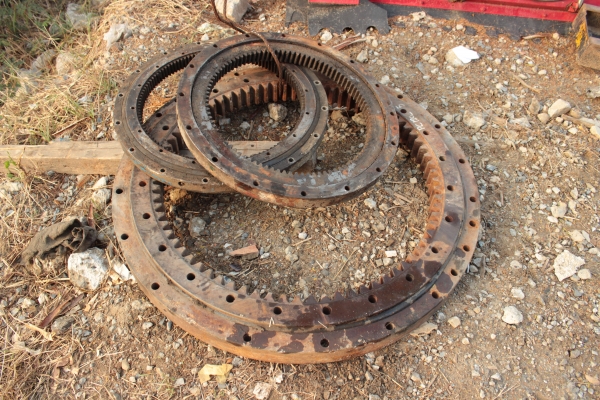 ขายสวิงวงเล็ก แบคโฮ KOMATSU PC30-5 ราคา 18,000บาท